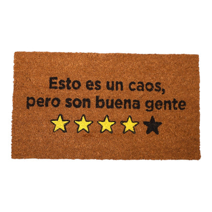 Felpudo Coco “Esto es un caos, pero son buena gente” – 70×40 cm – Fibra de coco natural con base antideslizante PVC | Alfombrilla entrada interior/exterior protegido