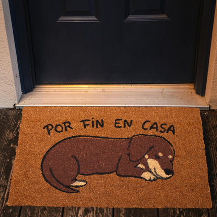 Felpudo Coco “Por fin en casa” – 70×40 cm – Fibra de coco natural con base antideslizante PVC | Alfombrilla entrada interior/exterior protegido