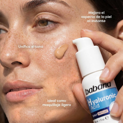 Babaria Hyaluronic Acid Daily BB Fluid SPF50+, Fluido Facial con Color, Ácido Hialurónico, Niacinamida, Protección Solar Alta, 30 ml