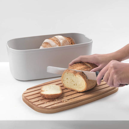 Metaltex Bready Panera con Tabla de Cortar, Caja para Pan 2 en 1 con Tapa de Madera de Haya Ranurada, Contenedor de PP Apto para Alimentos, 20 x 35 x 14 cm